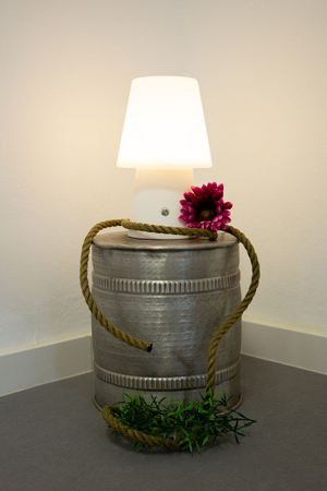 Lampa stojąca No.1 zewnętrzna ogrodowa 2700K RGB ściemnialna z baterią 30cm, biała 32586L biały