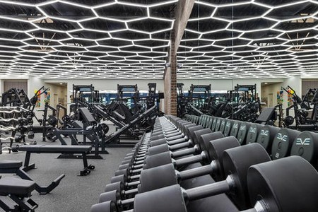 Efektowne oświetlenie LED Blaupunkt Hexagon 243 X 483 cm, Konfigurowalny system LED o naturalnej barwie w kształcie plastra miodu do showroomu, galerii, salonu samochodowego, serwisu, garażu