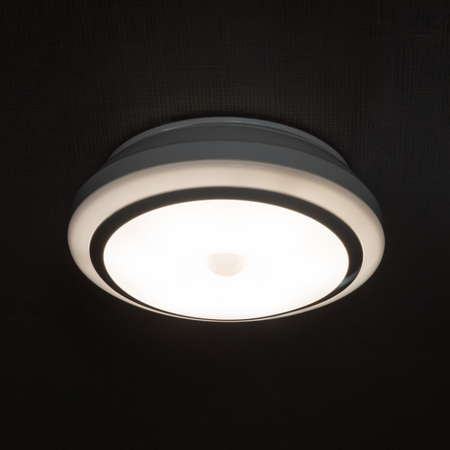 Eko-Light LAMPKA DO SZAFKI Z CZUJKA RUCHU I WIESZAKIEM 4000K EKB6639 BIAŁY