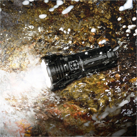 Latarka ręczna Fenix LR40R V2.0 czarny